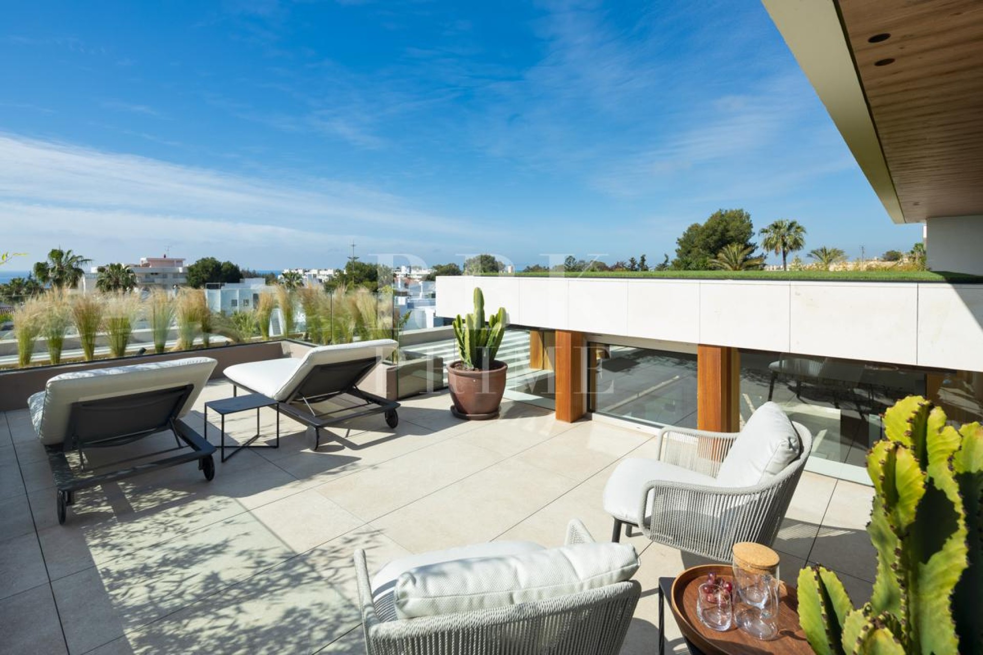 Resale - Villa - Malaga - Nueva Andalucía