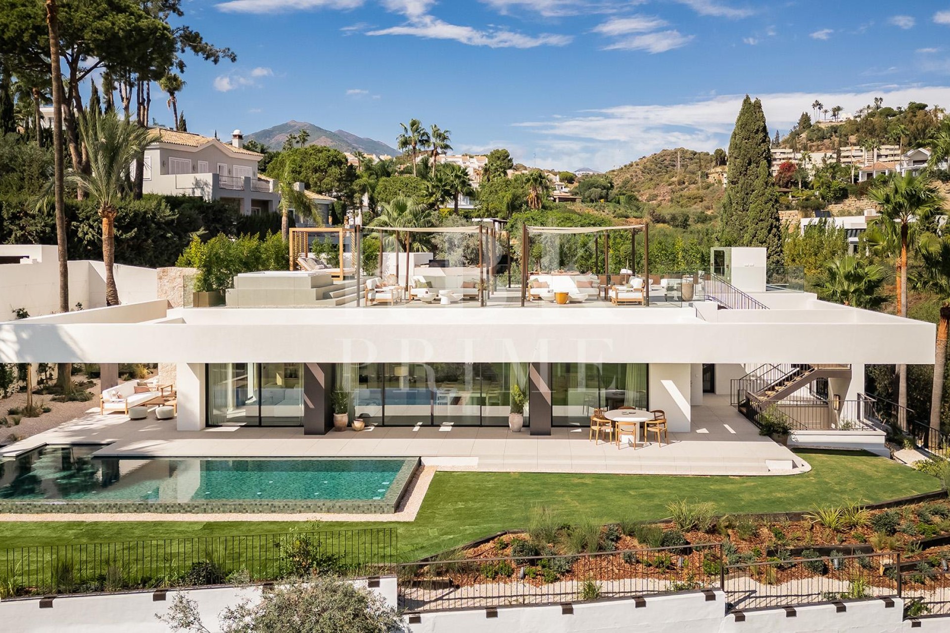 Resale - Villa - Malaga - Nueva Andalucía