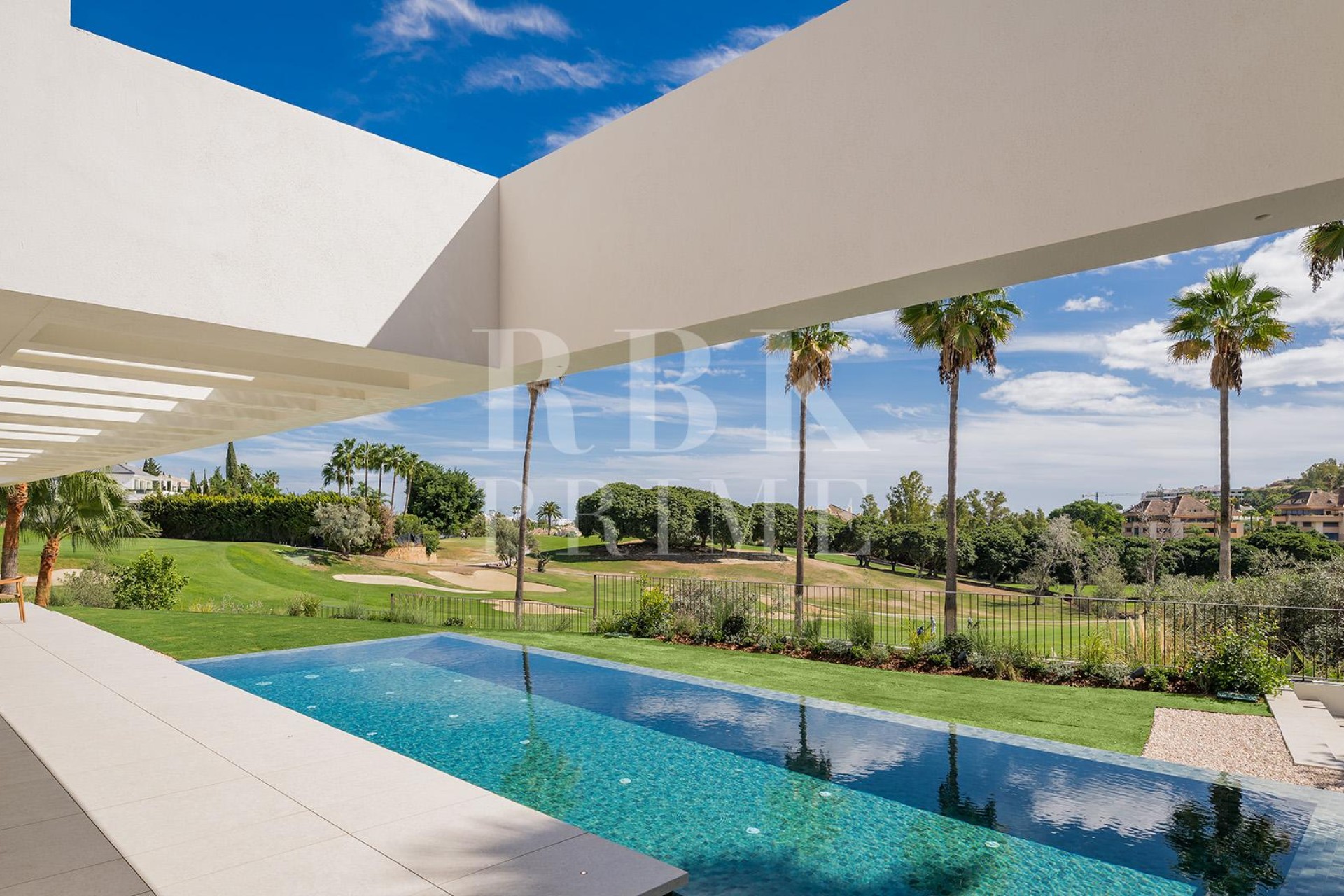 Resale - Villa - Malaga - Nueva Andalucía