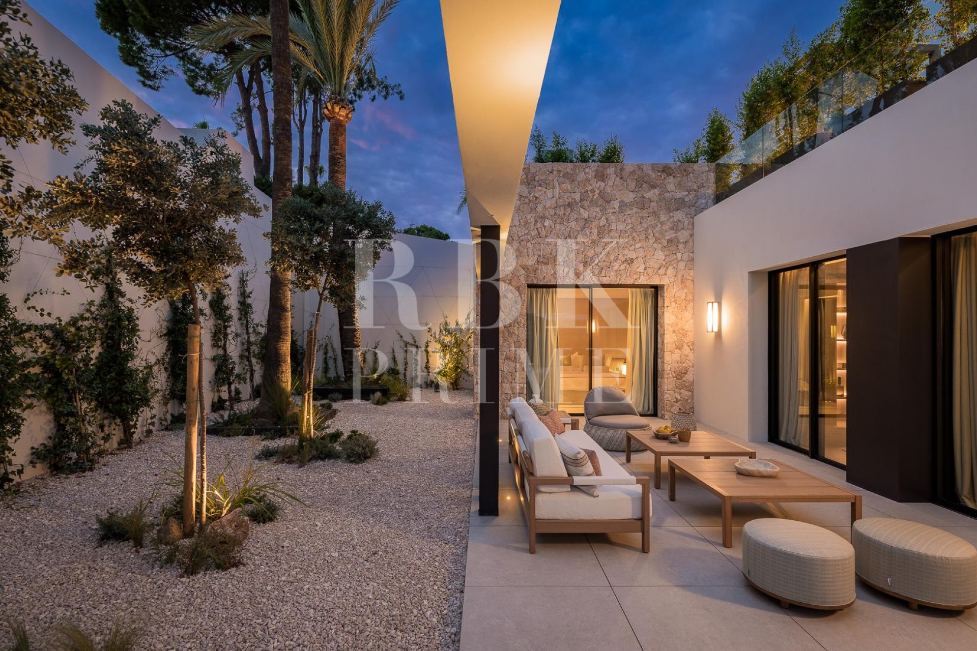 Resale - Villa - Malaga - Nueva Andalucía