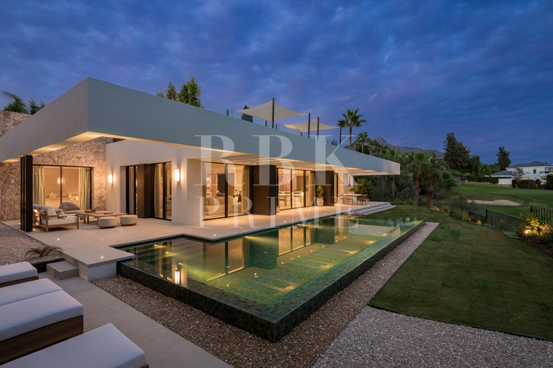 Resale - Villa - Malaga - Nueva Andalucía