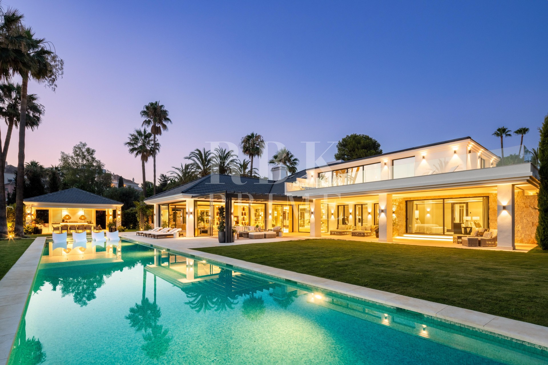 Resale - Villa - Malaga - Nueva Andalucía