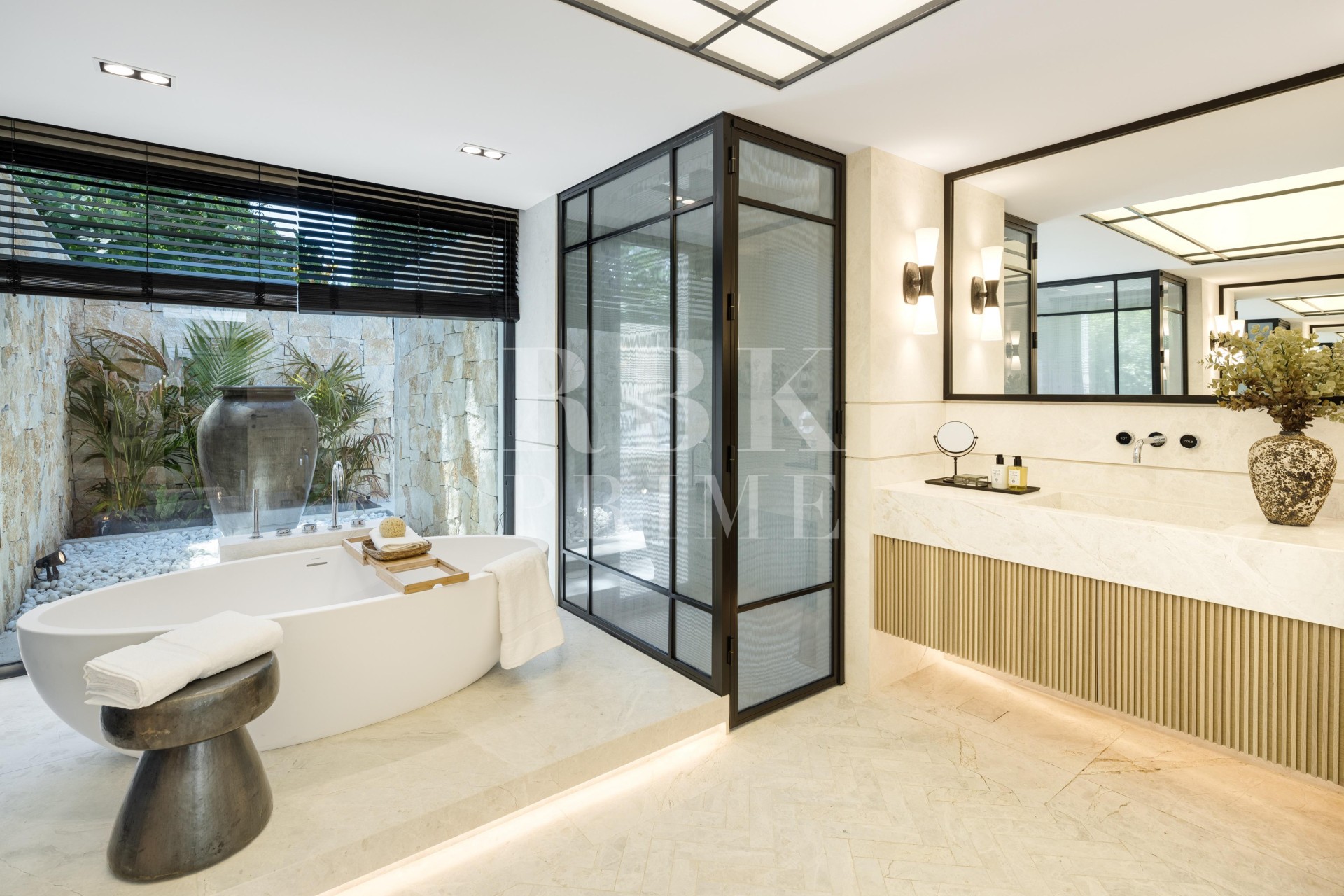 Resale - Villa - Malaga - Nueva Andalucía