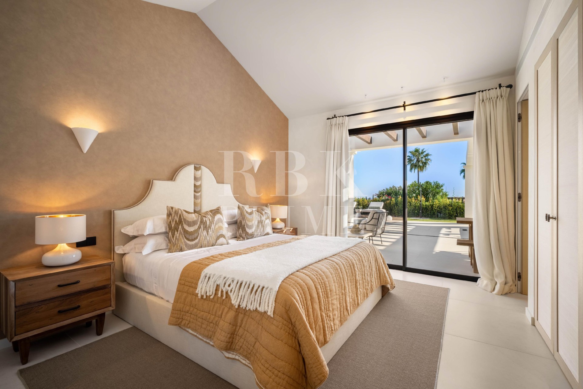 Resale - Villa - Malaga - Nueva Andalucía