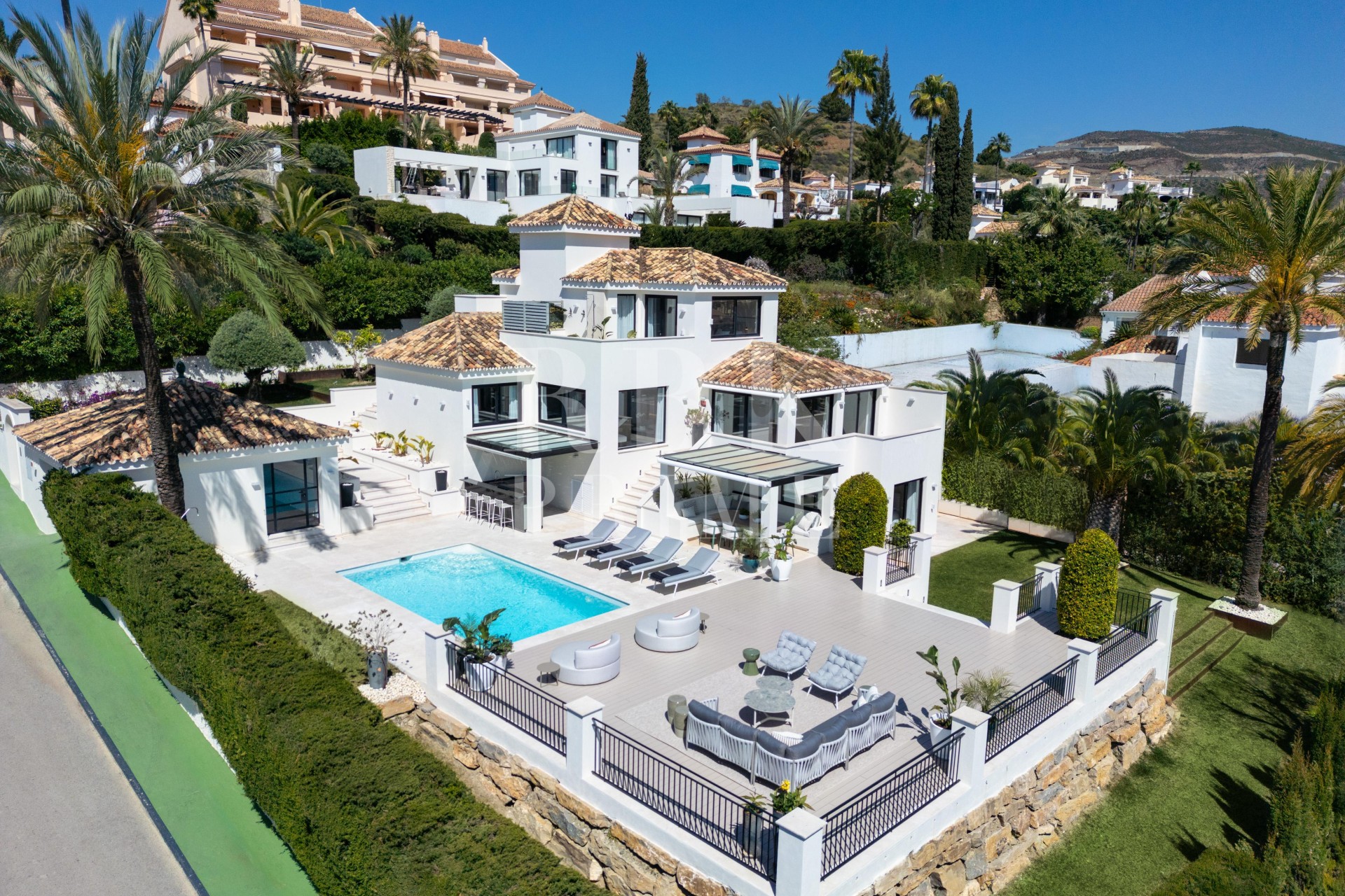 Resale - Villa - Malaga - Nueva Andalucía