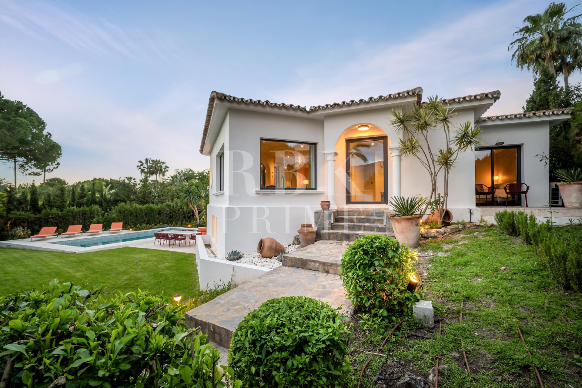 Resale - Villa - Malaga - Nueva Andalucía