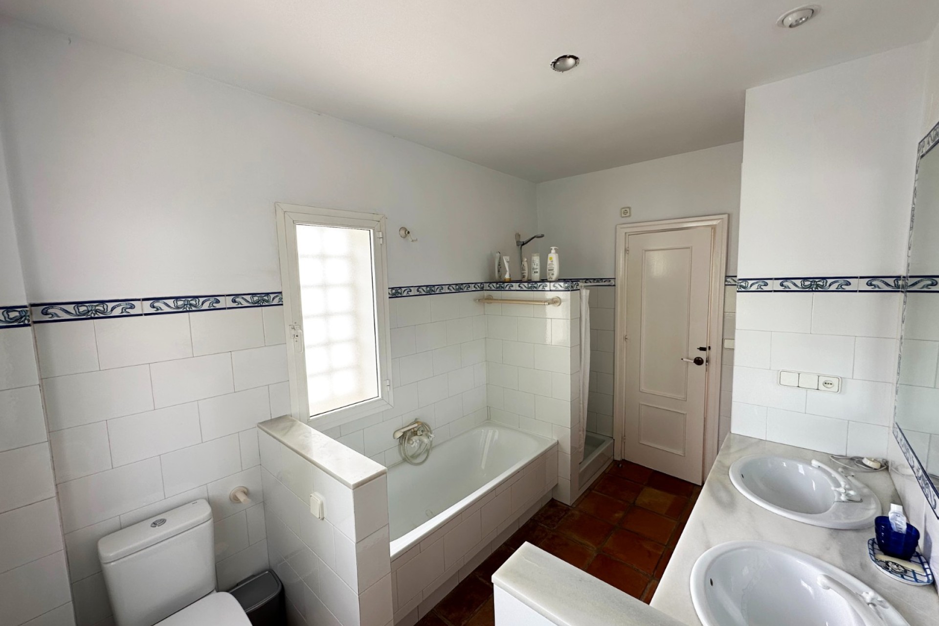 Resale - Villa - Marbella - Las Chapas