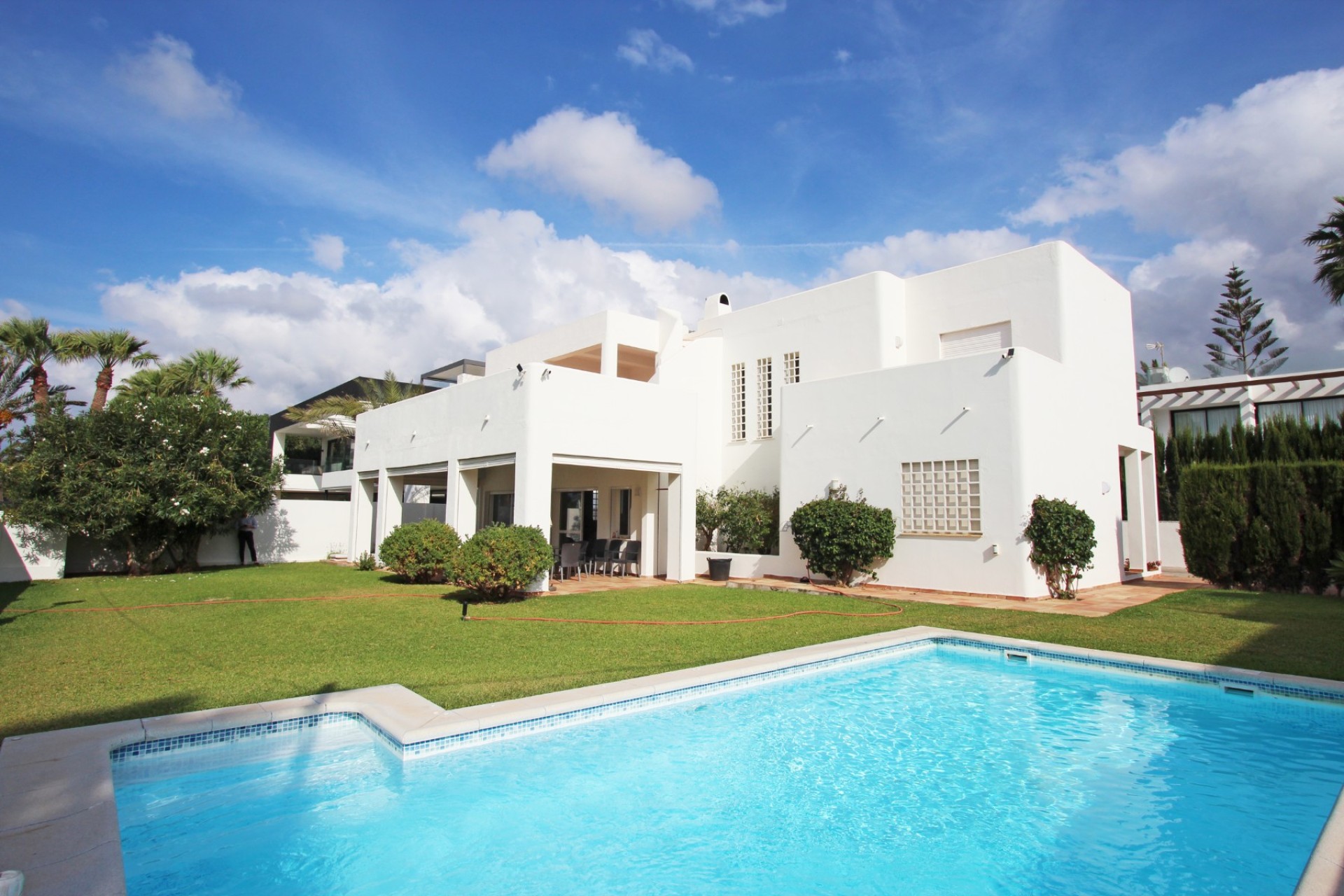 Resale - Villa - Marbella - Las Chapas