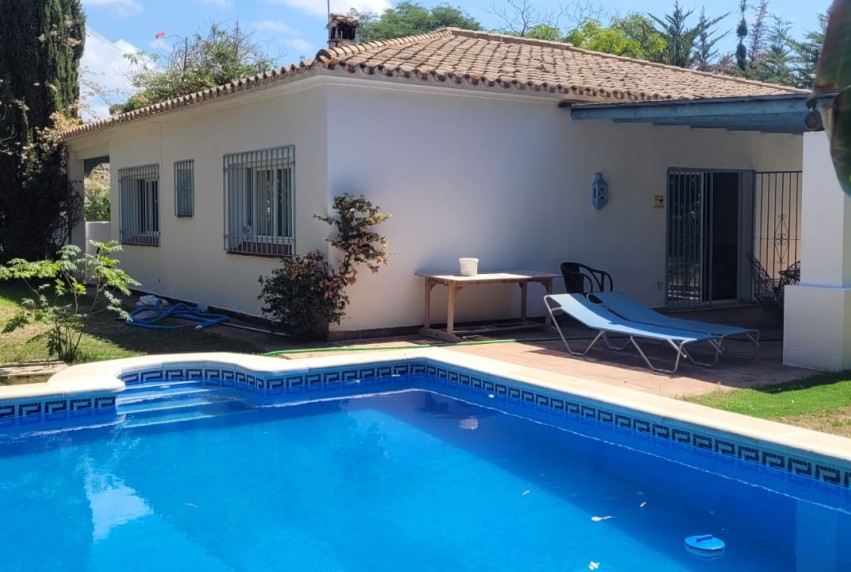 Resale - Villa - Marbella - Las Chapas