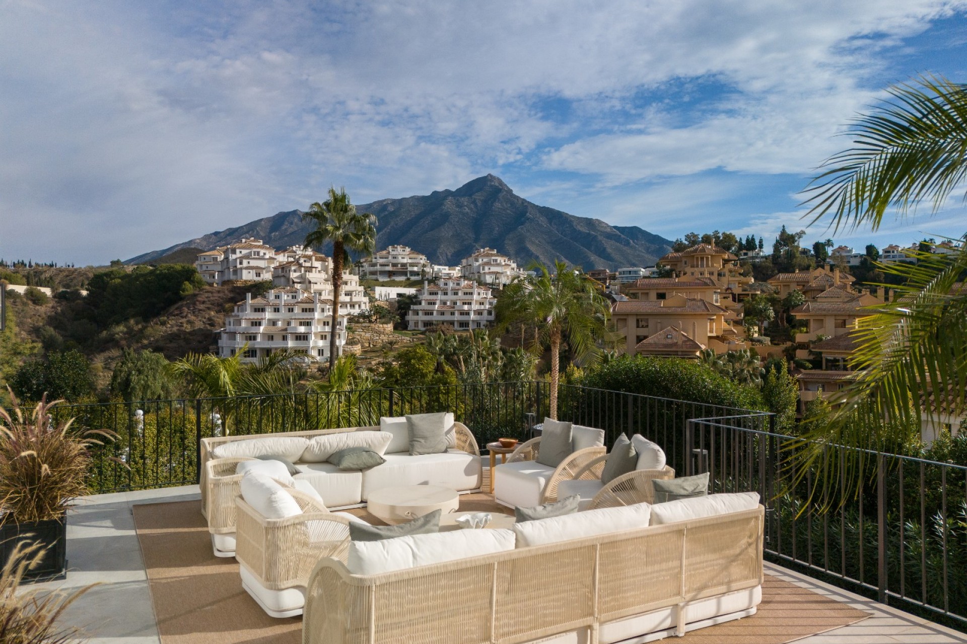 Resale - Villa - Marbella - Los Naranjos de Marbella