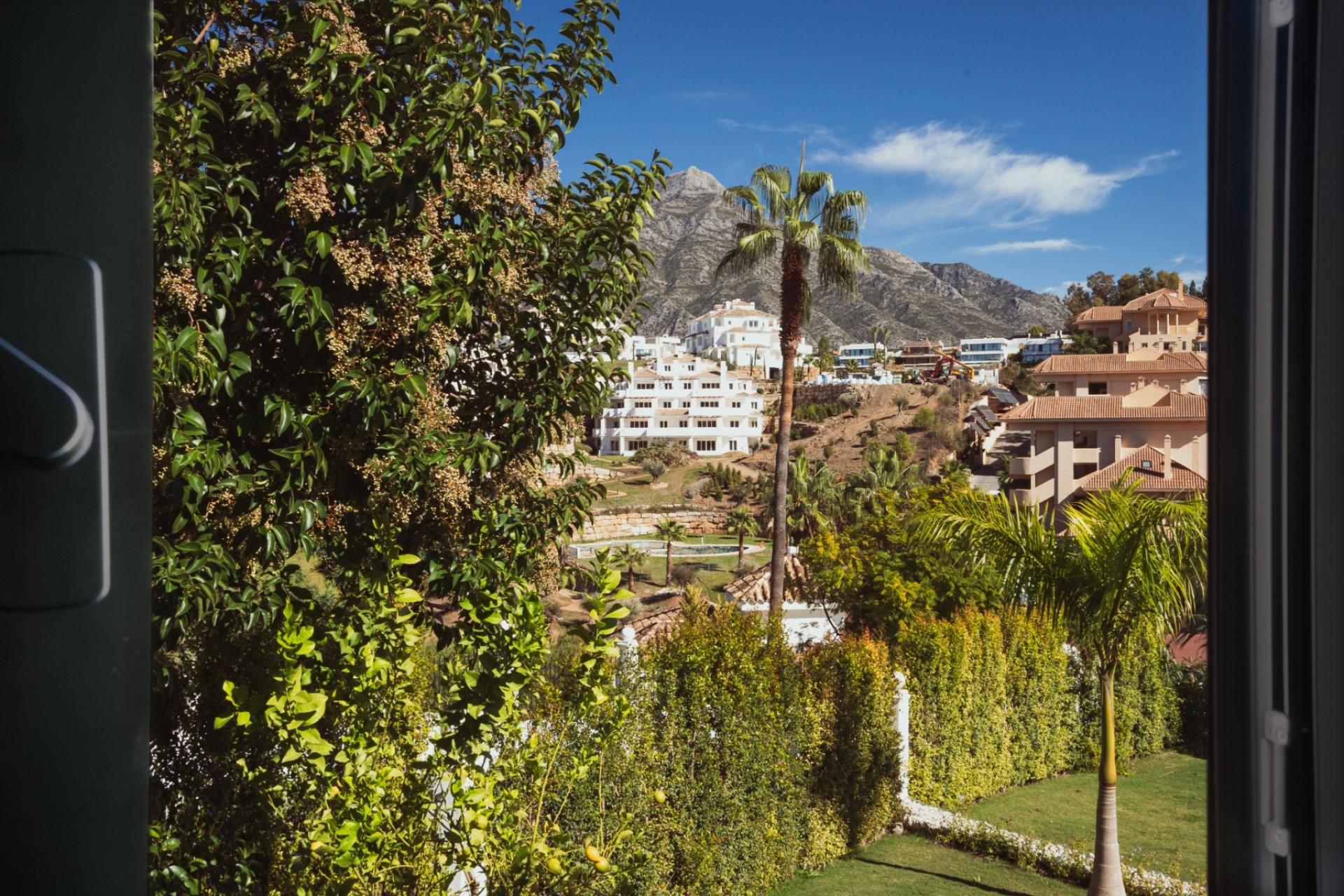 Resale - Villa - Marbella - Los Naranjos de Marbella