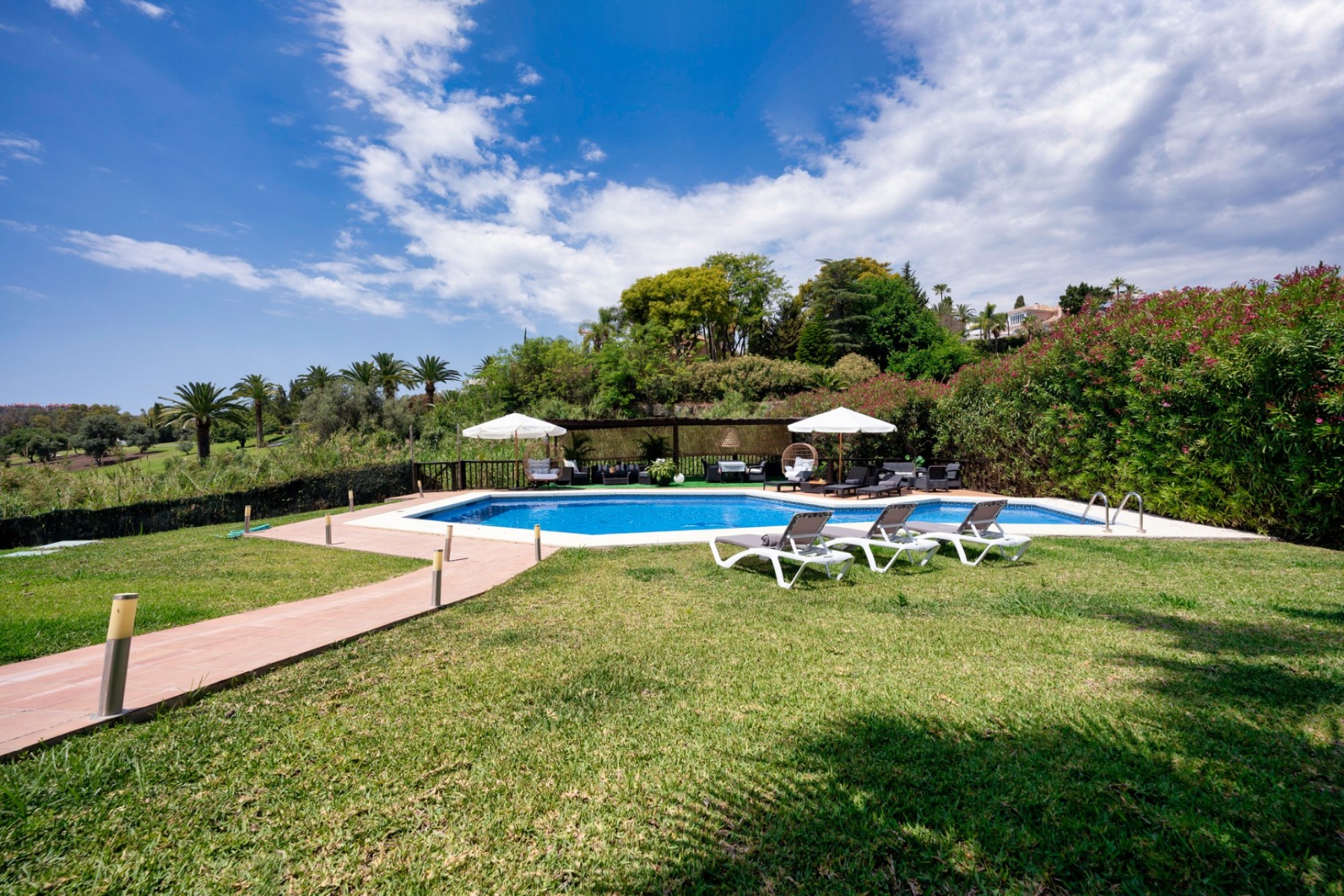 Resale - Villa - Marbella - Nueva Andalucía