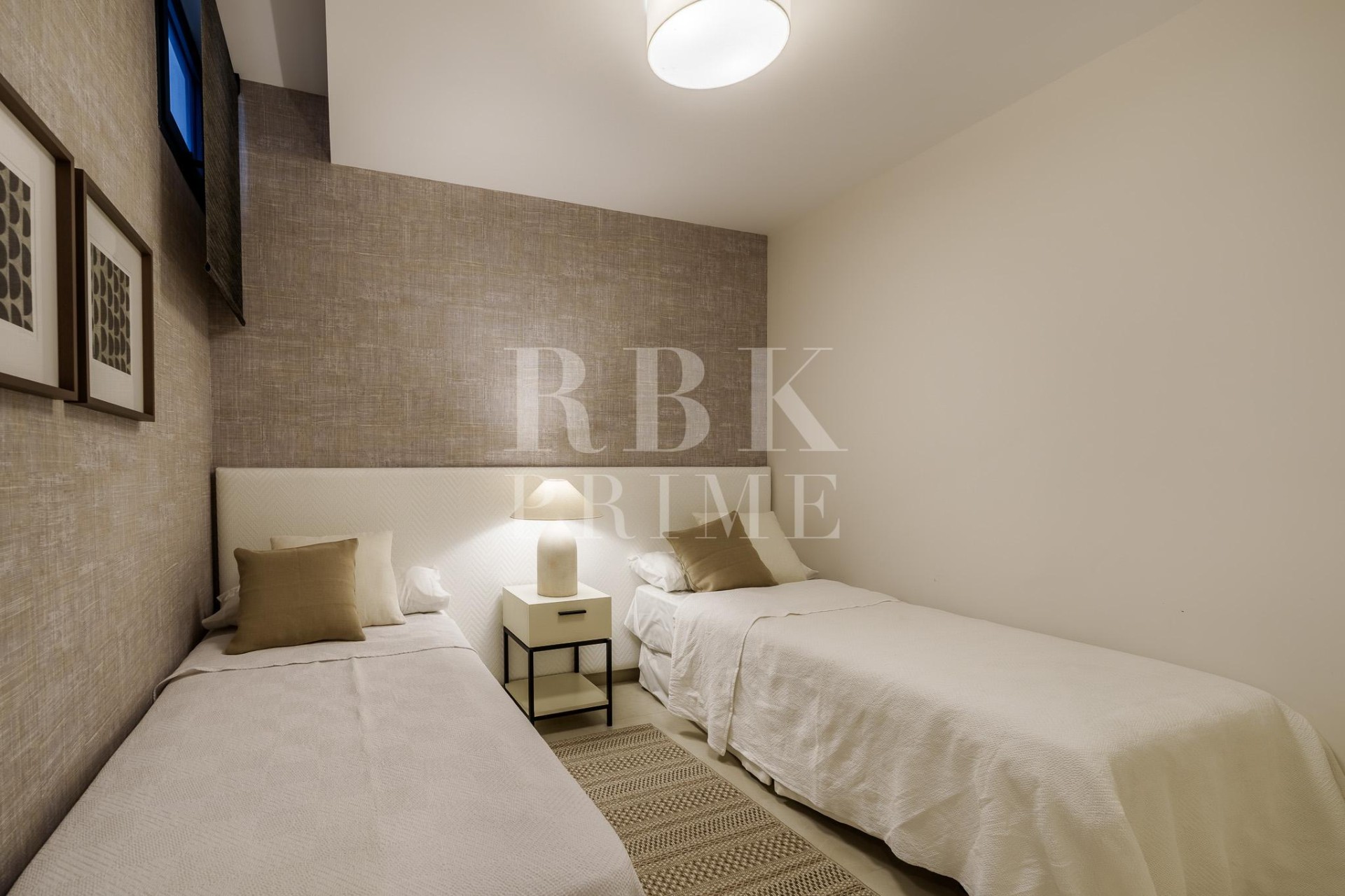 Resale - Villa - Marbella