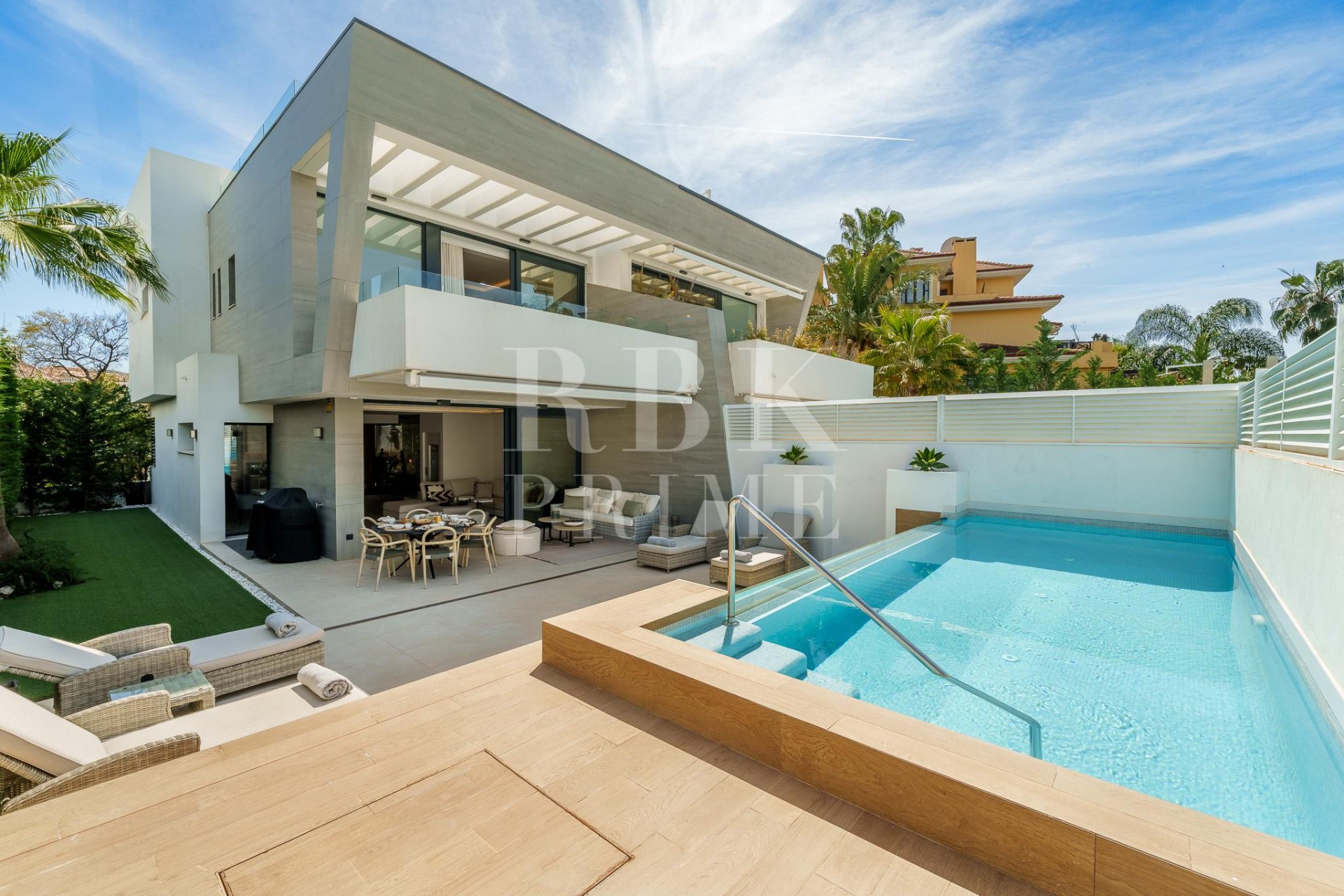 Resale - Villa - Marbella