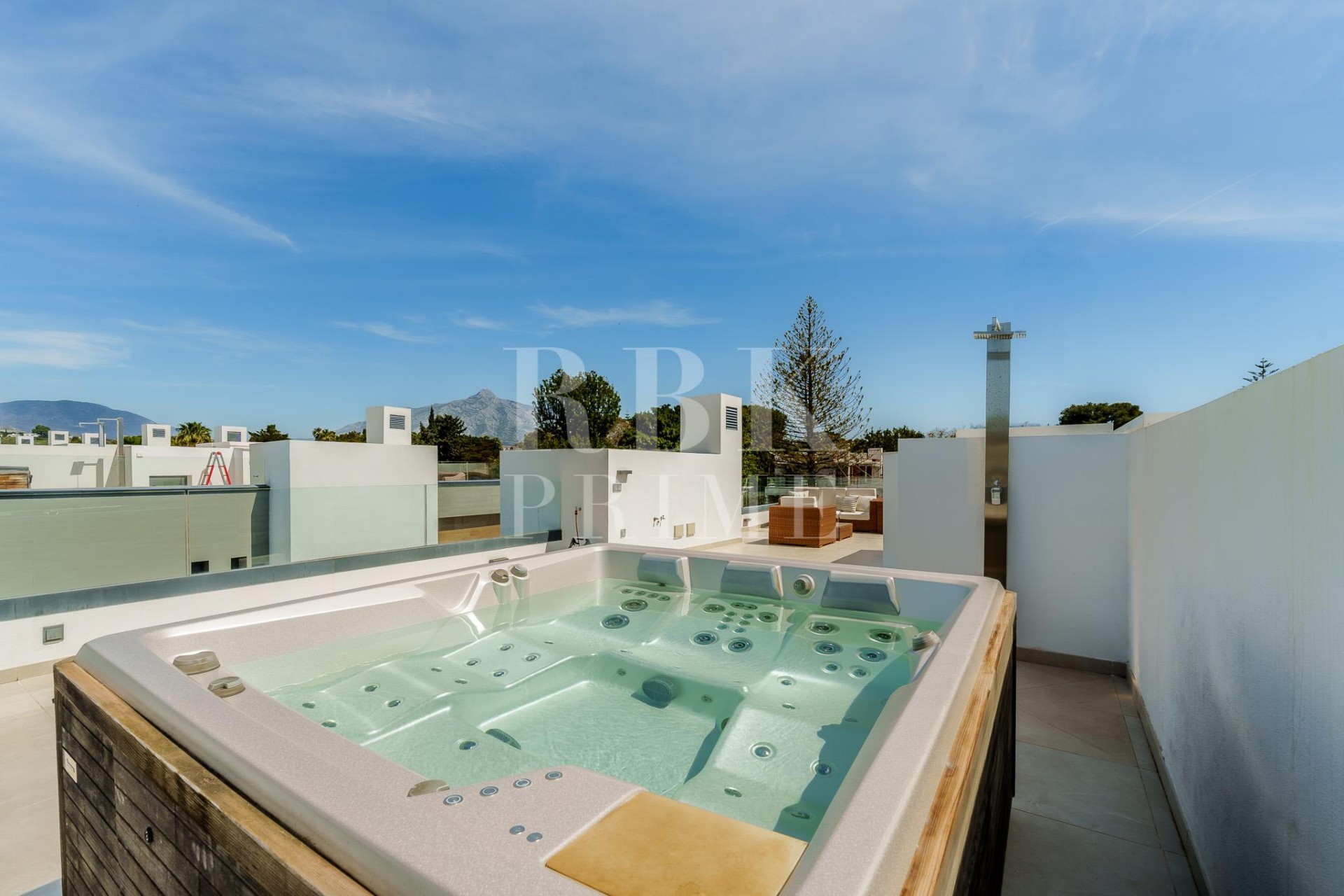 Resale - Villa - Marbella