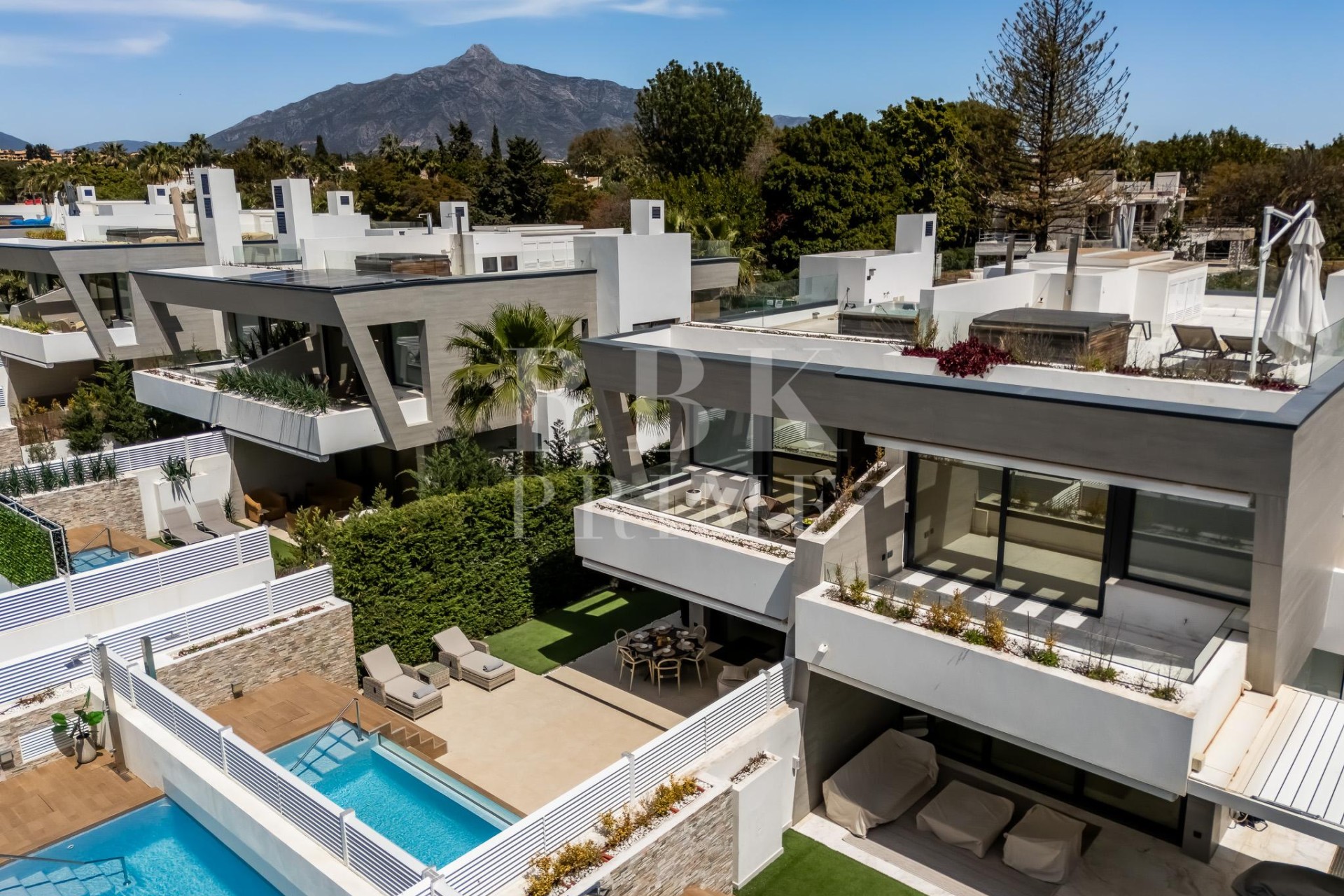 Resale - Villa - Marbella