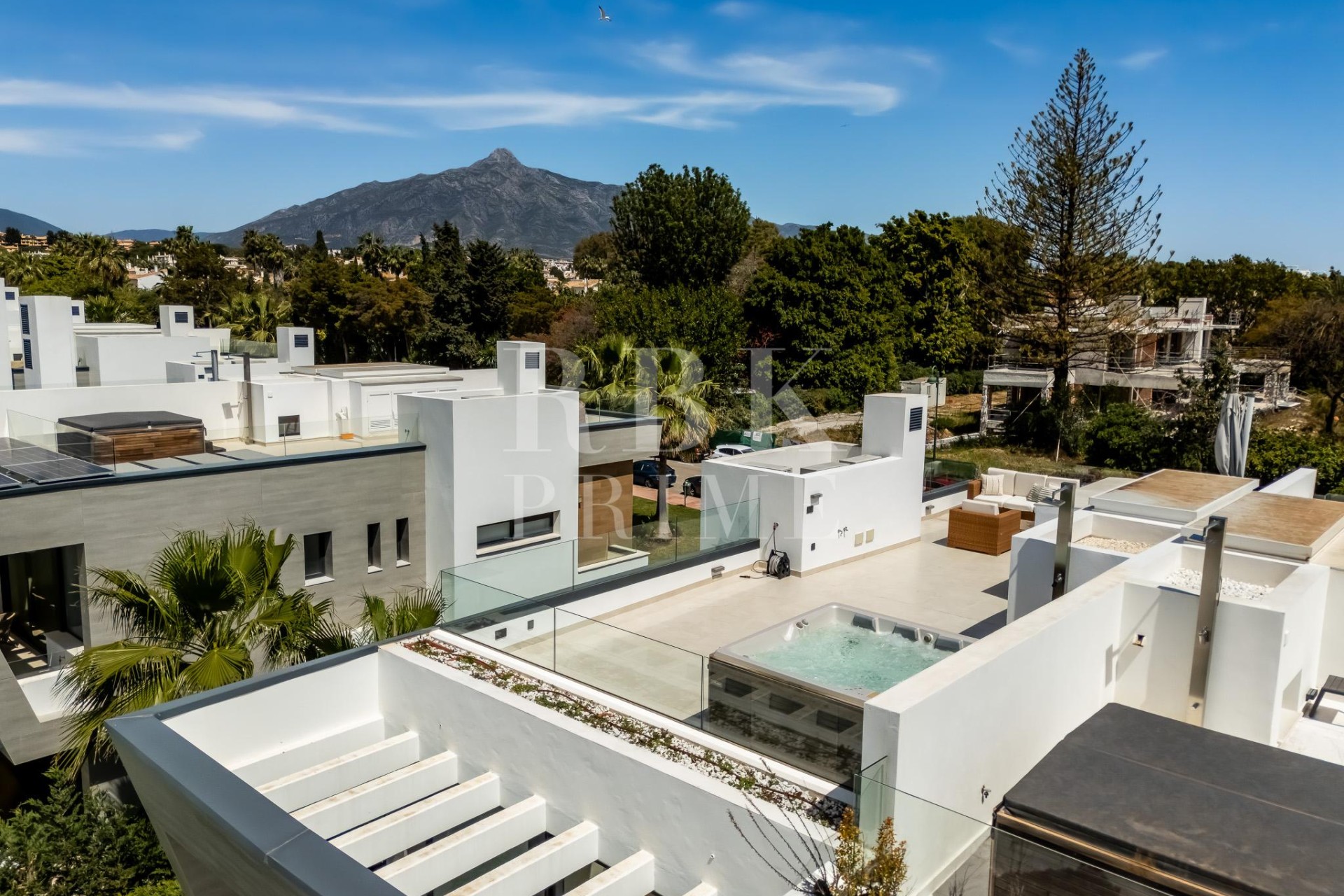 Resale - Villa - Marbella