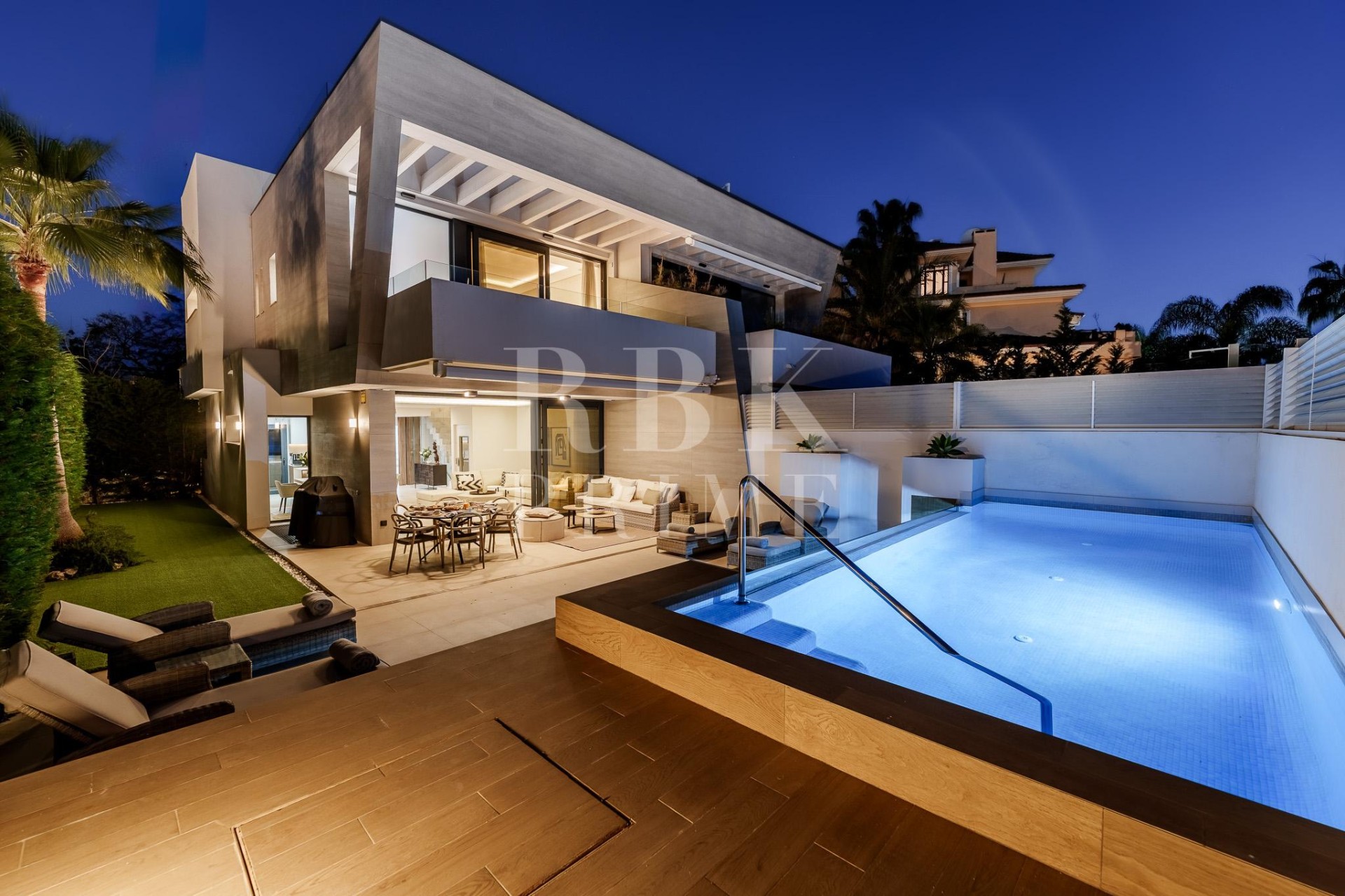 Resale - Villa - Marbella