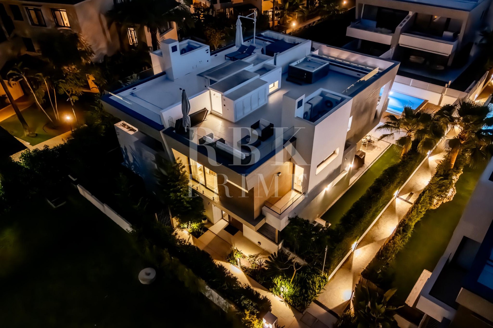 Resale - Villa - Marbella