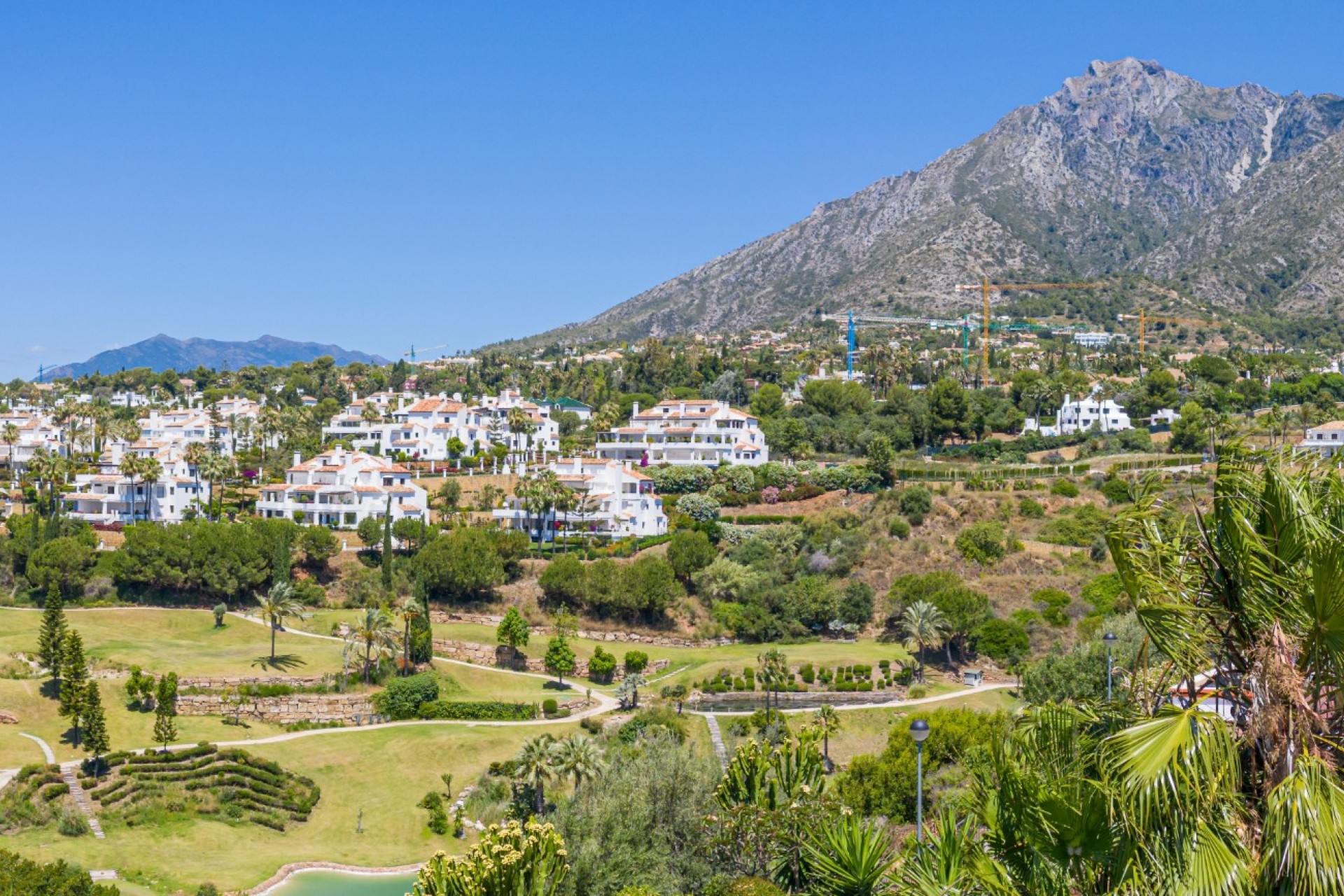 Resale - Villa - Marbella