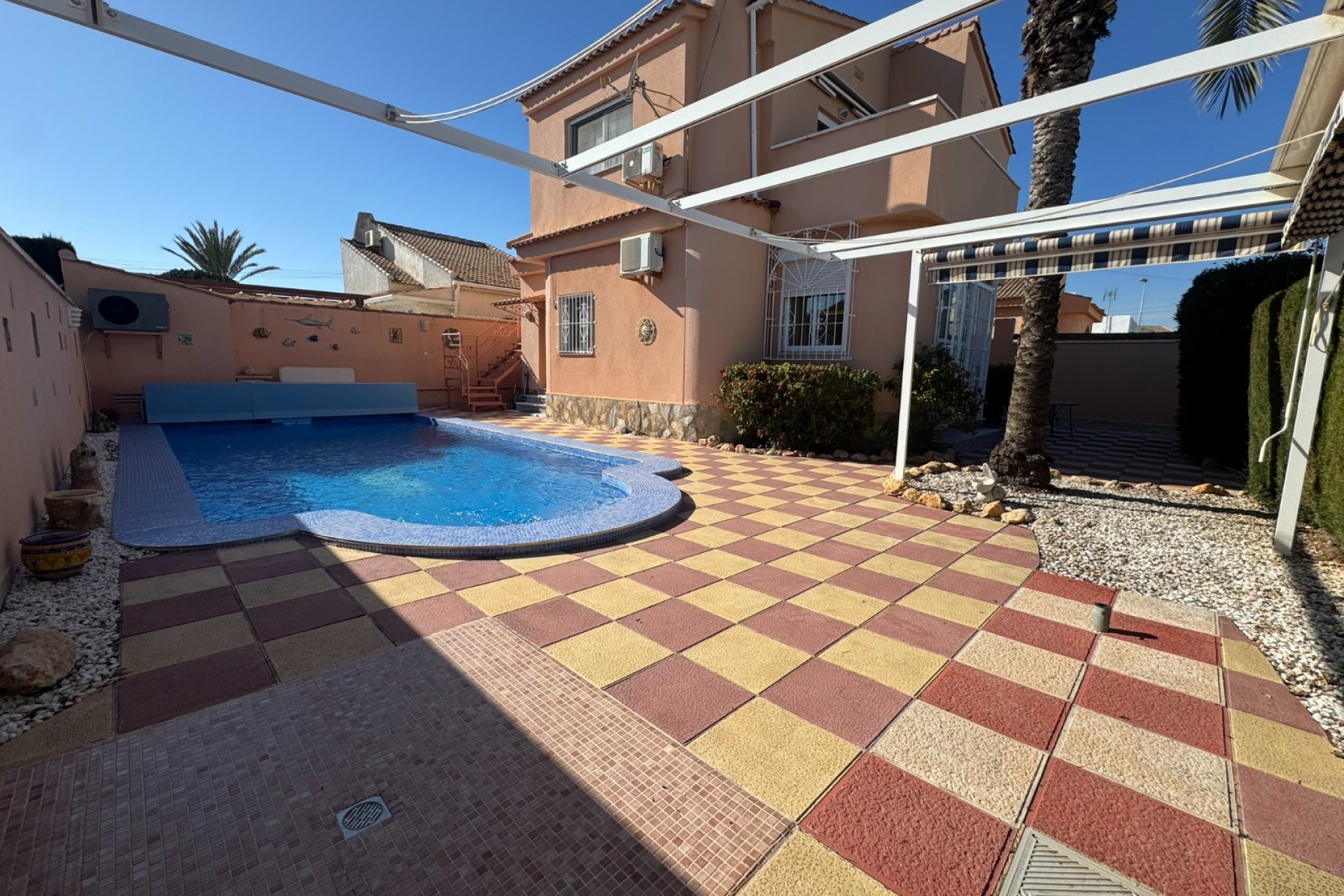 Resale - Villa - Mil Palmeras