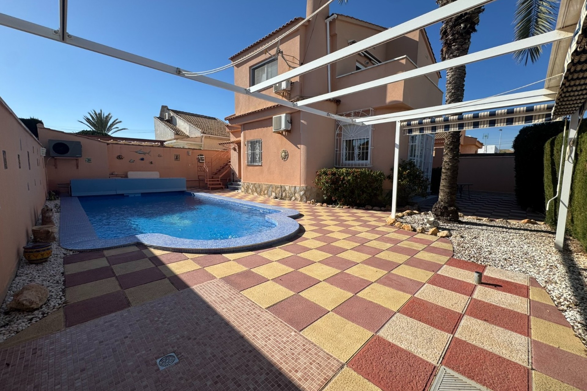 Resale - Villa - Mil Palmeras