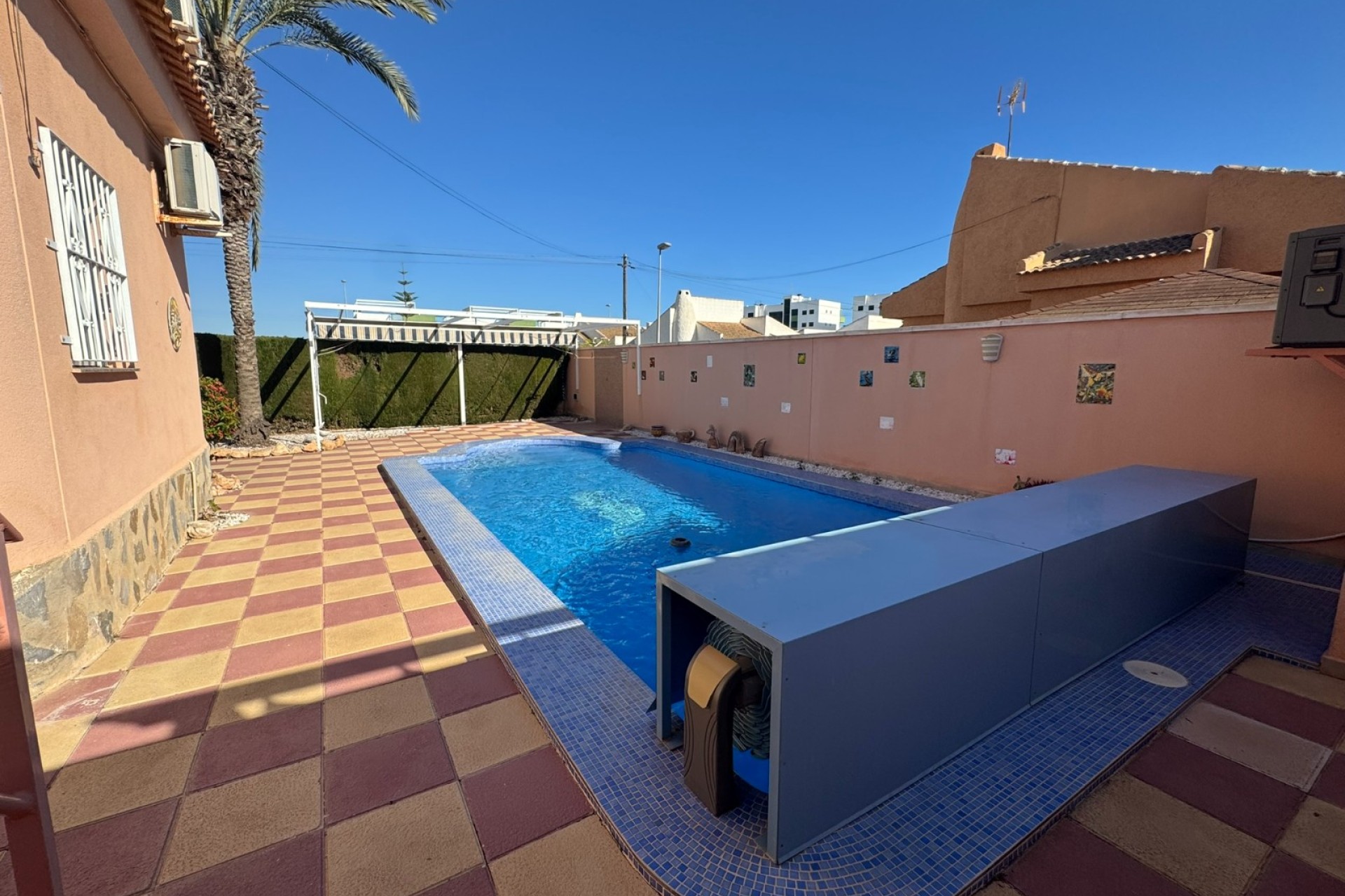 Resale - Villa - Mil Palmeras