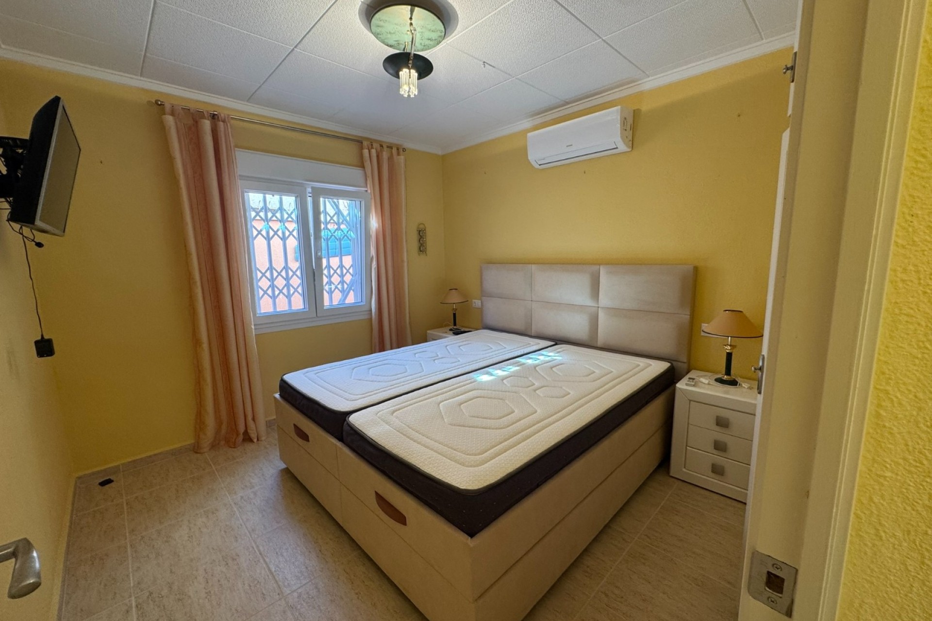 Resale - Villa - Mil Palmeras