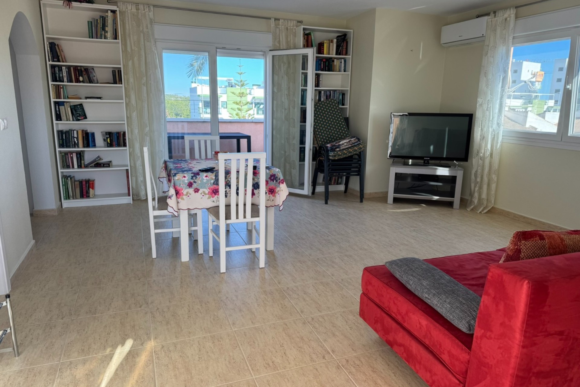 Resale - Villa - Mil Palmeras