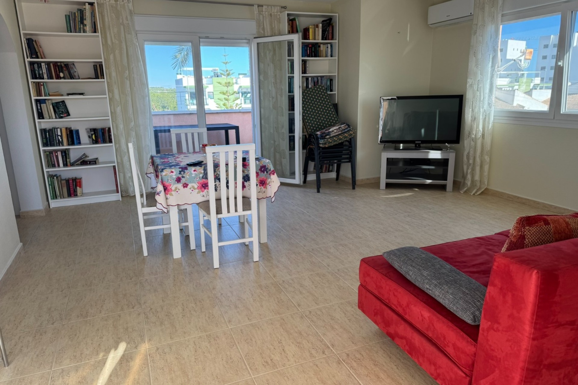 Resale - Villa - Mil Palmeras