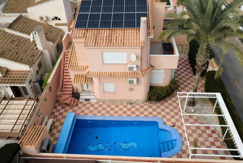 Resale - Villa - Mil Palmeras