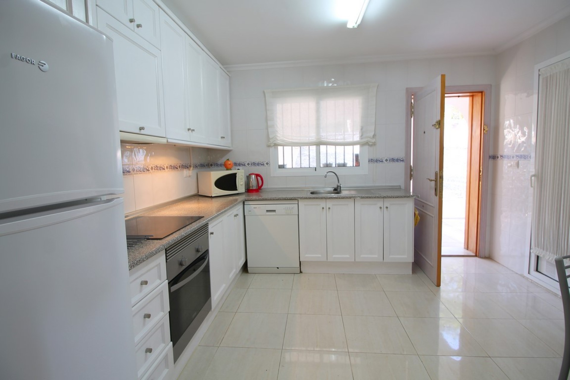 Resale - Villa - Mil Palmeras