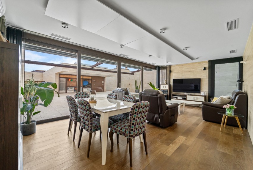 Resale - Villa - Novelda