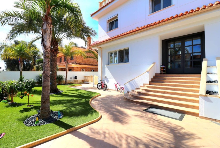 Resale - Villa - Orihuela Costa - Campoamor