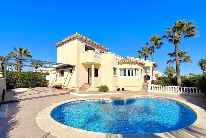 Resale - Villa - Orihuela Costa - Los Dolses