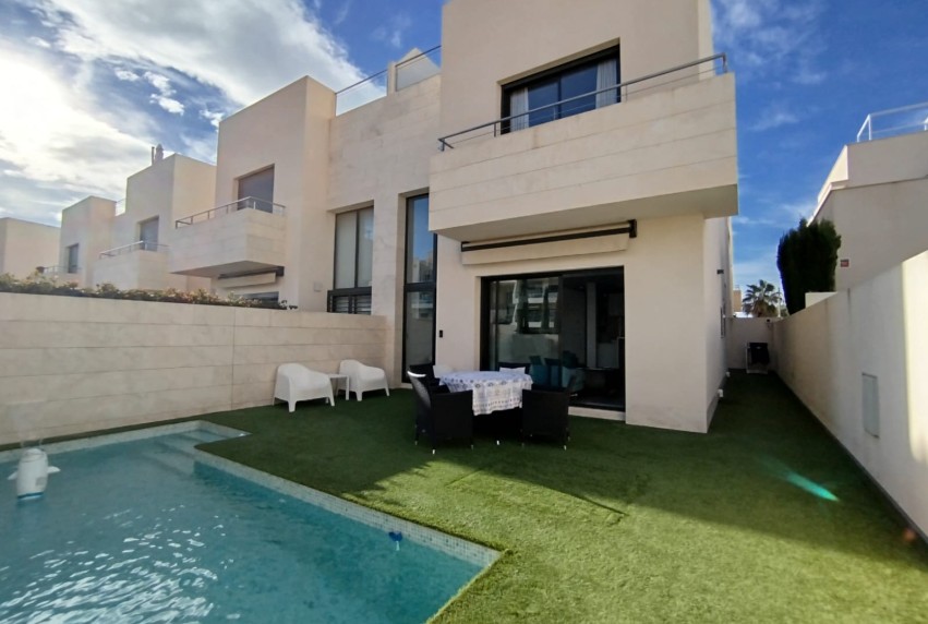 Resale - Villa - Orihuela Costa - Los Dolses