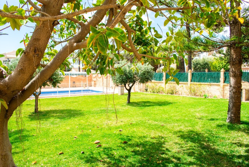 Resale - Villa - Orihuela Costa - MUY CERCA DE LA PLAYA