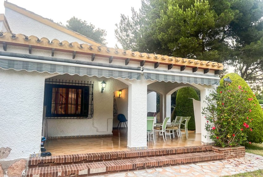 Resale - Villa - Orihuela Costa - Punta Prima