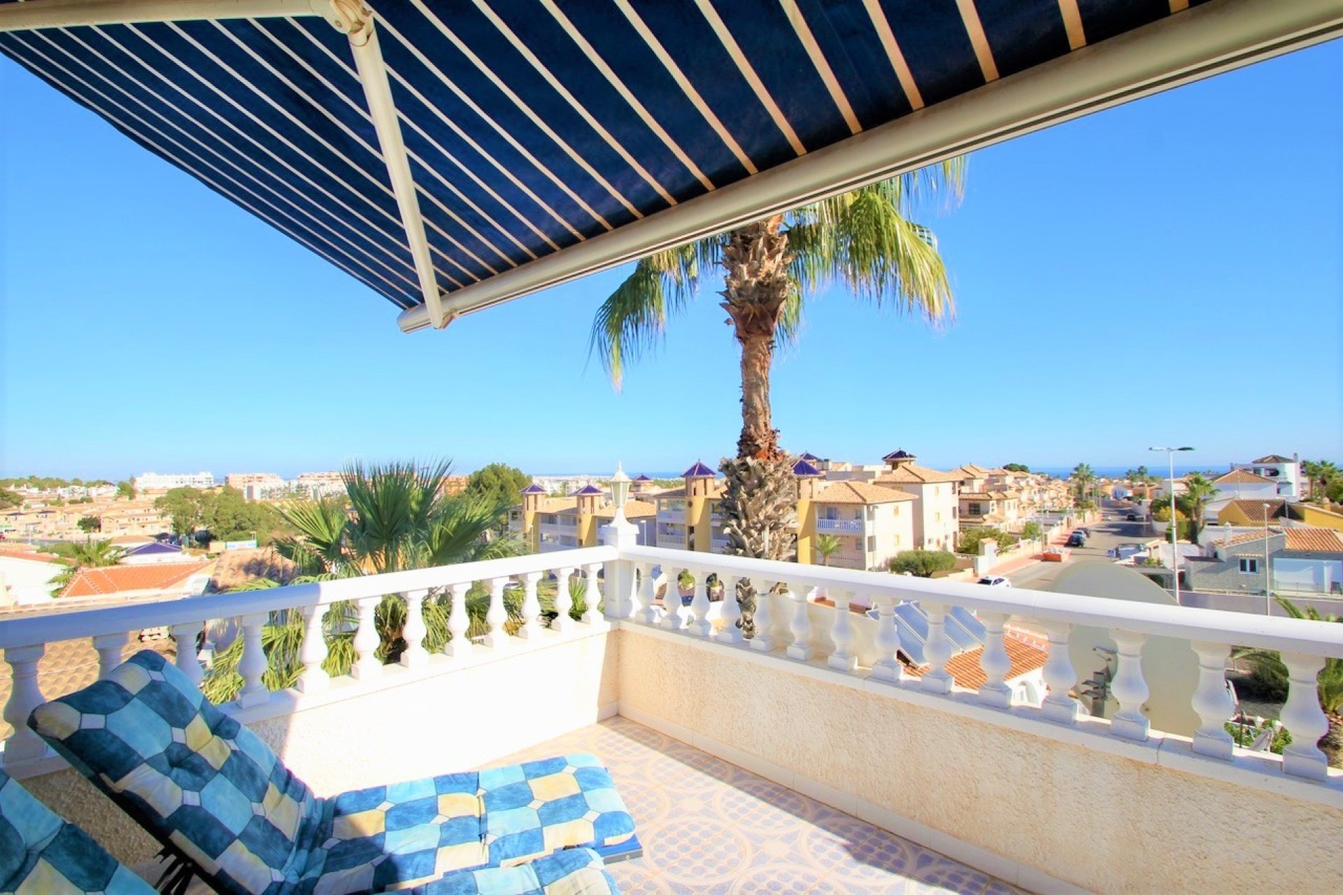 Resale - Villa - Orihuela Costa - Villamartín