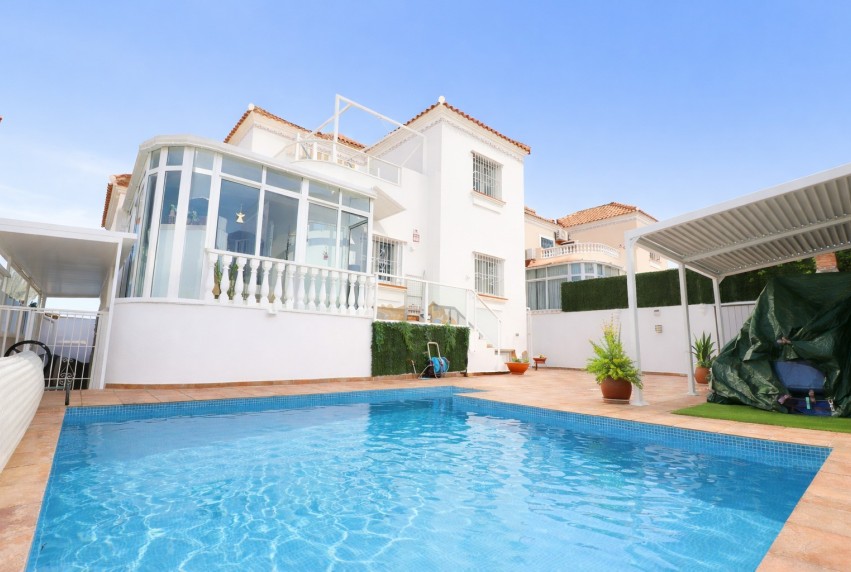 Resale - Villa - Orihuela Costa - Villamartín
