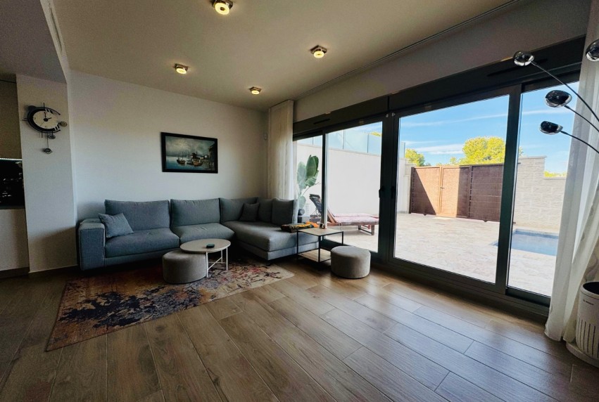 Resale - Villa - Orihuela Costa - Villamartín