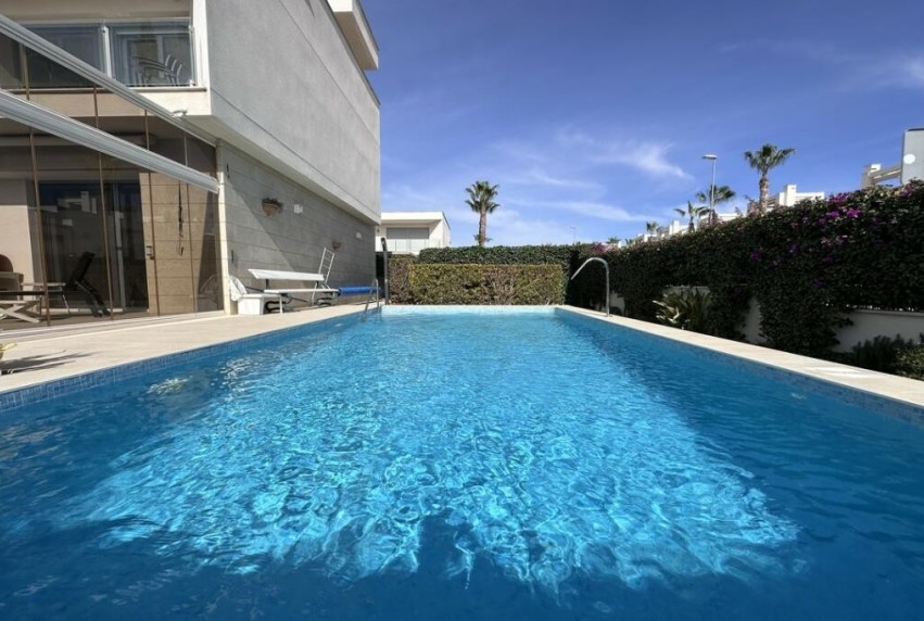 Resale - Villa - Orihuela - Vistabella