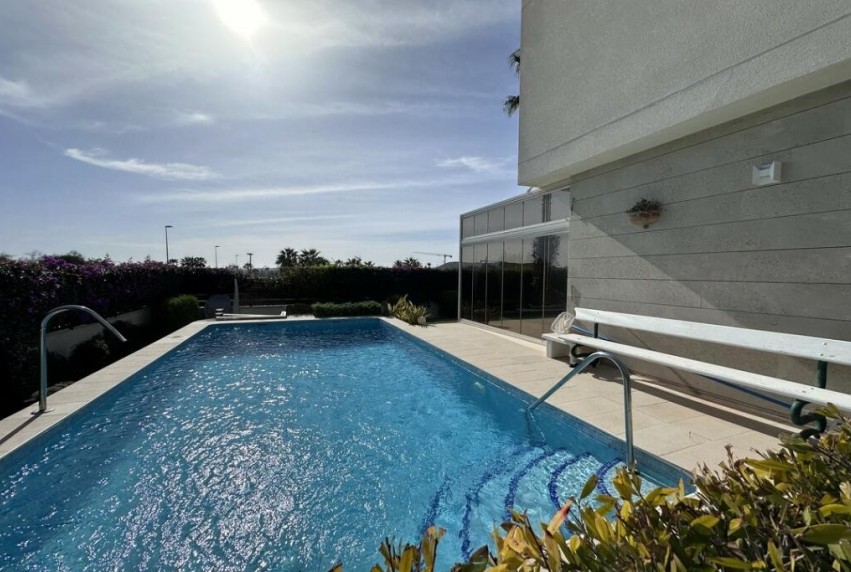 Resale - Villa - Orihuela - Vistabella