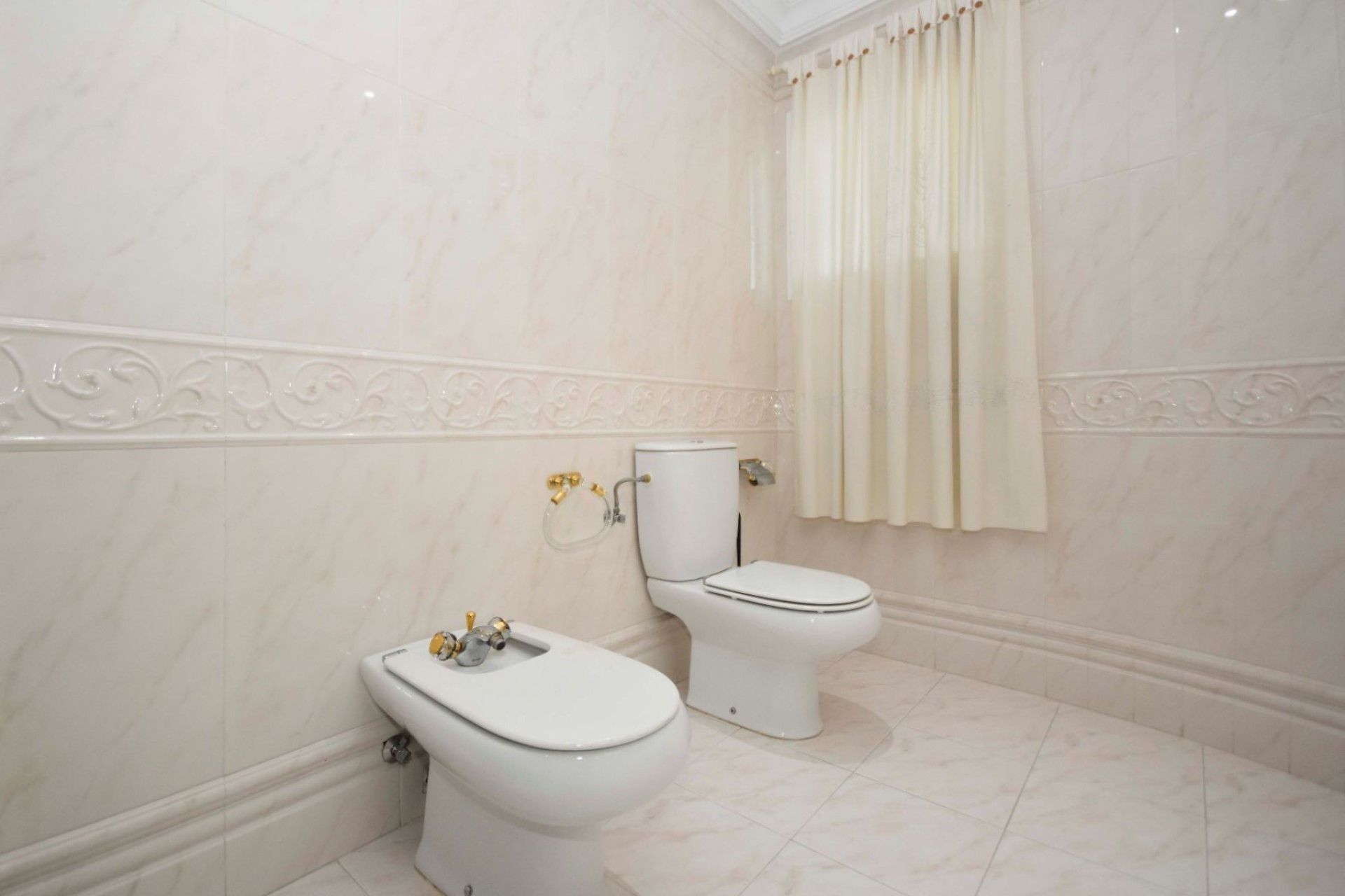 Resale - Villa - Orihuela