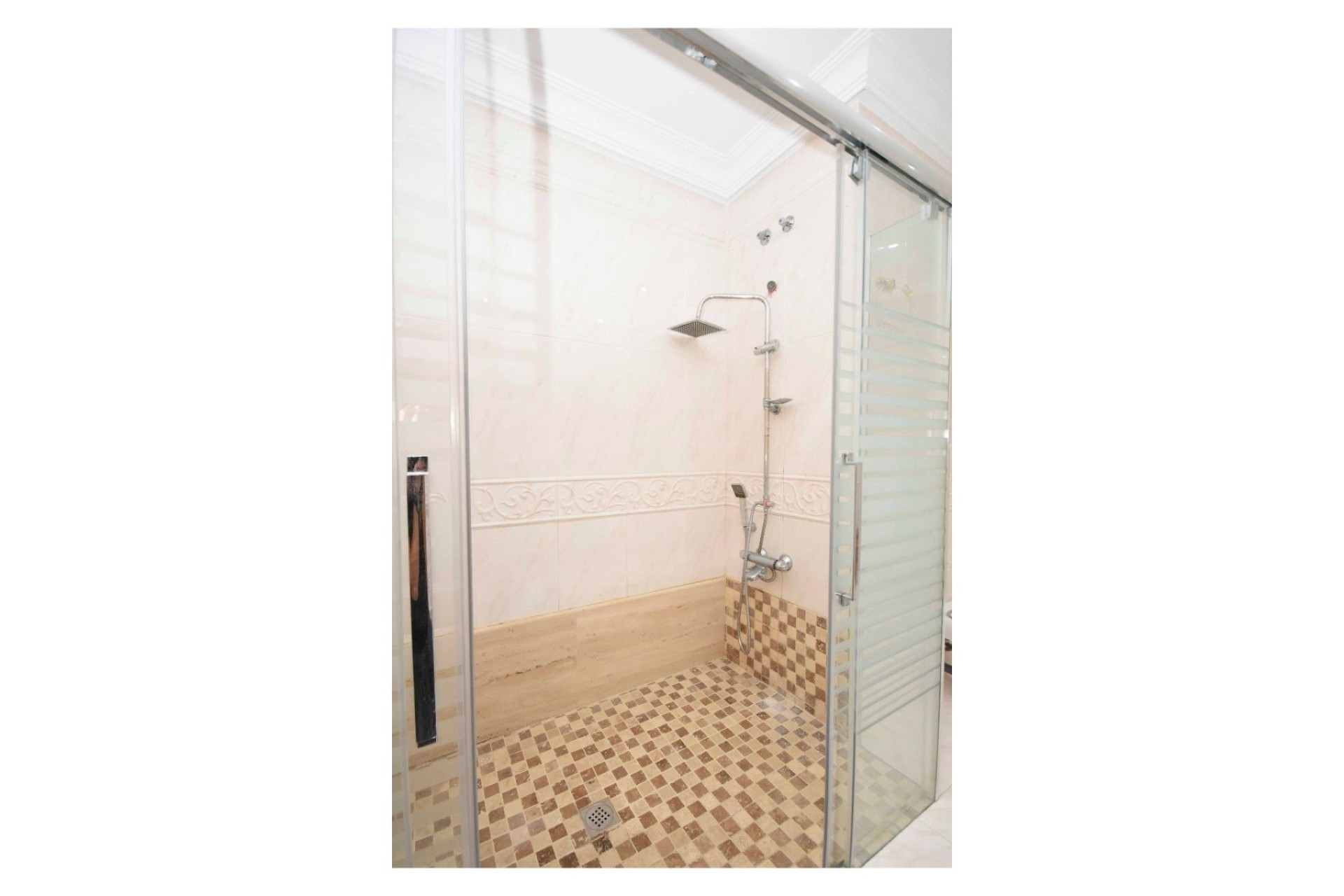 Resale - Villa - Orihuela