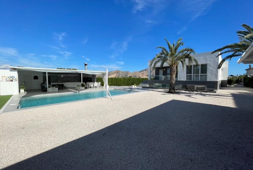 Resale - Villa - Orihuela