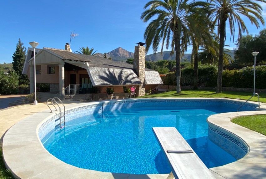 Resale - Villa - Petrer