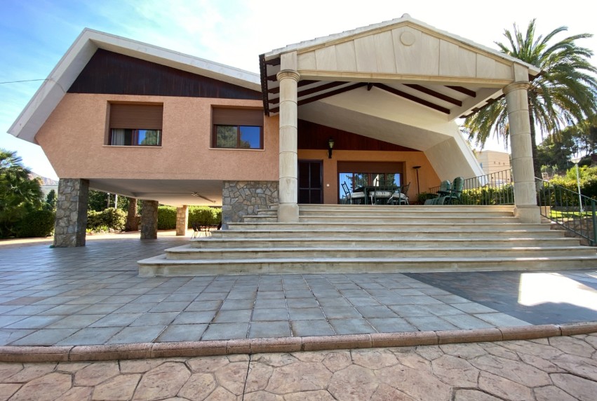 Resale - Villa - Petrer