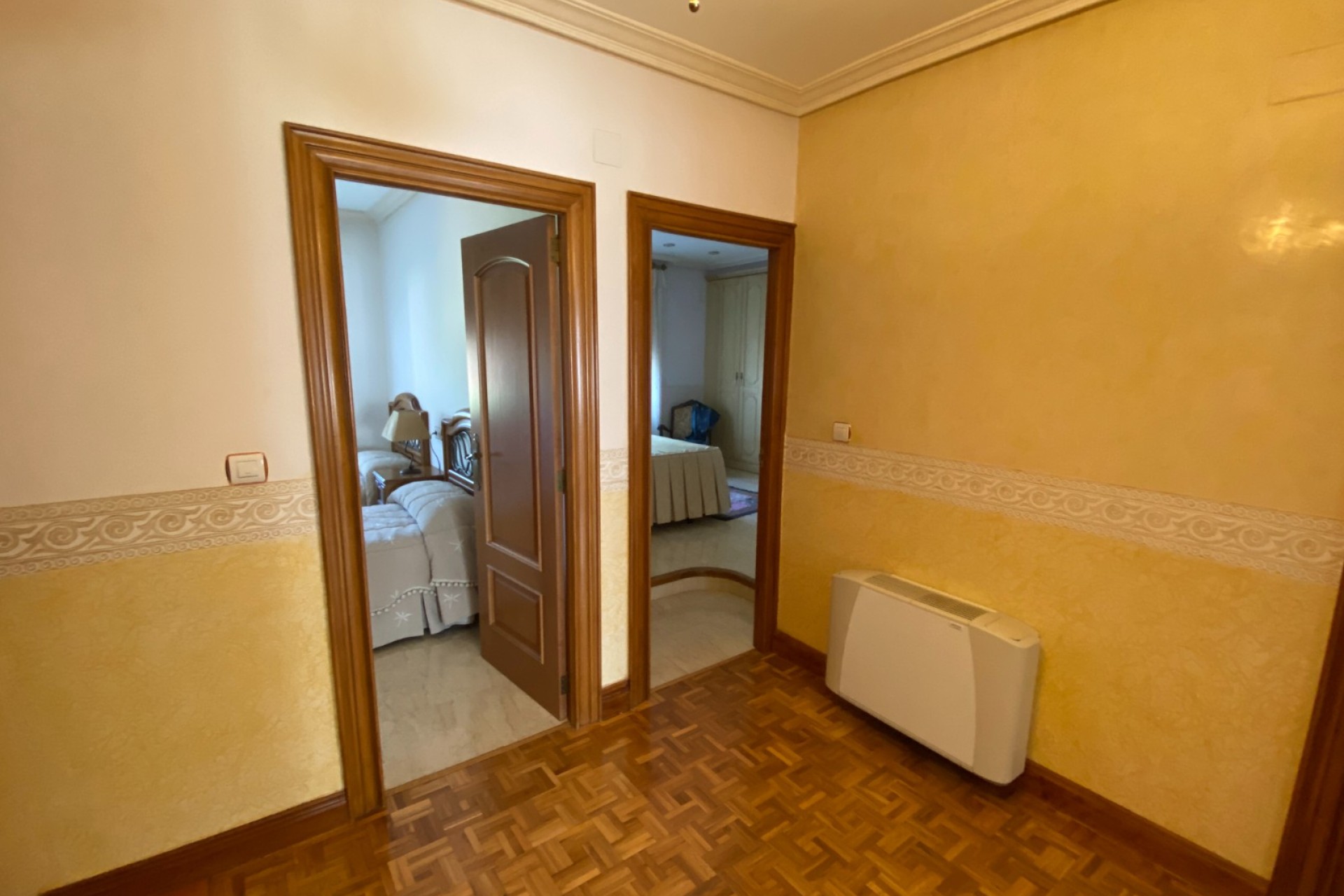 Resale - Villa - Petrer