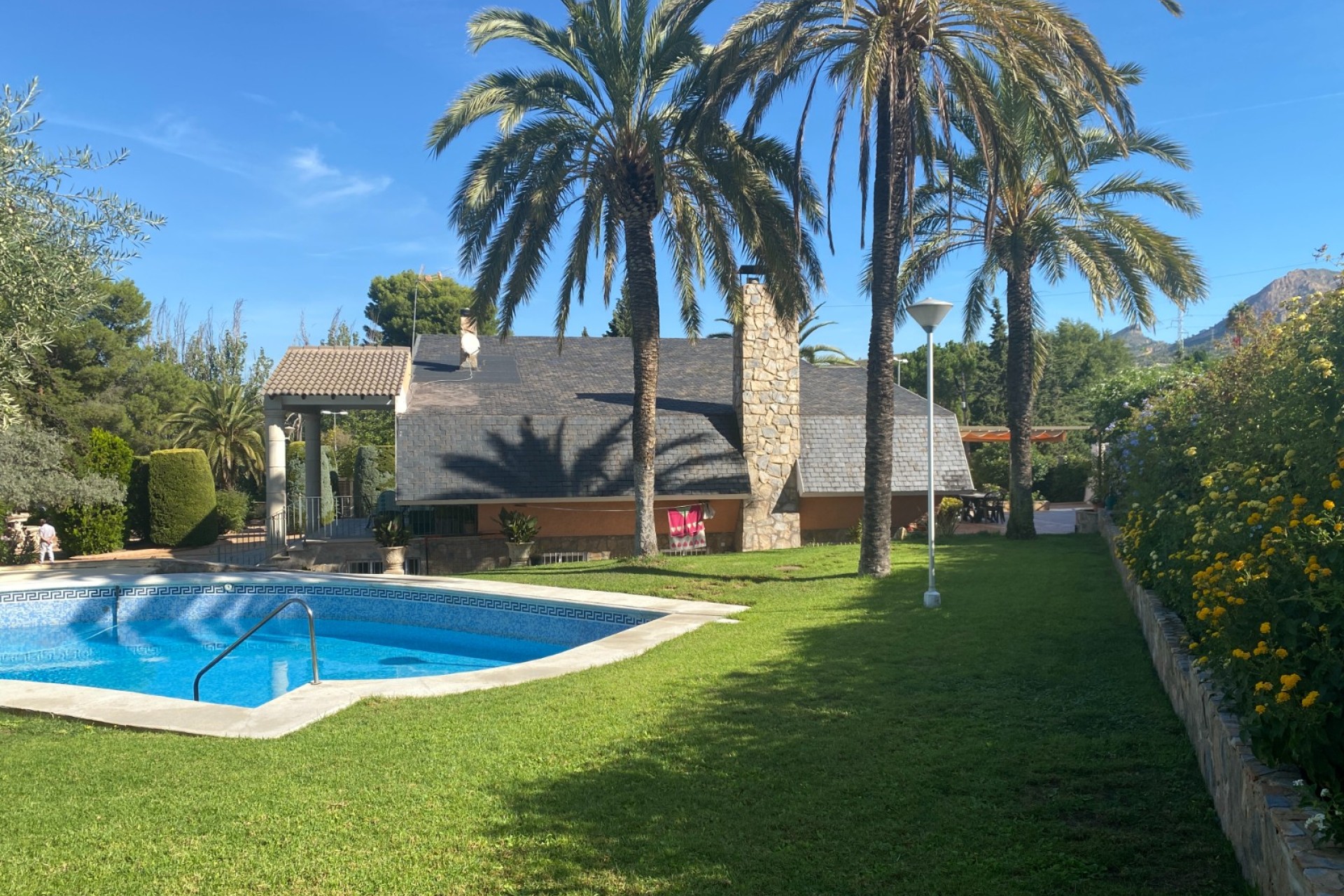 Resale - Villa - Petrer